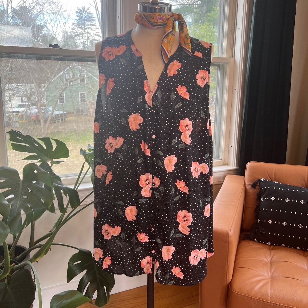 TORRID 5 Floral chiffon blouse with covered buttons